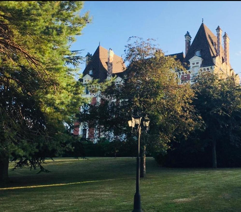 Un Appartement Dans Un Chateau ドーヴィル エクステリア 写真